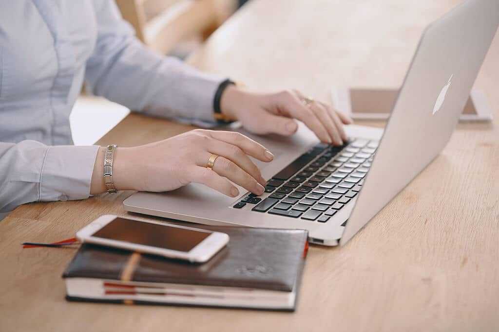 10 datorsistēmu tehniķi sacenšas SkillsLatvia 2022 pusfinālā