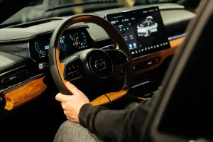 Latvijā notikusi jaunā elektroautomobiļa Mazda6e pirmizrāde