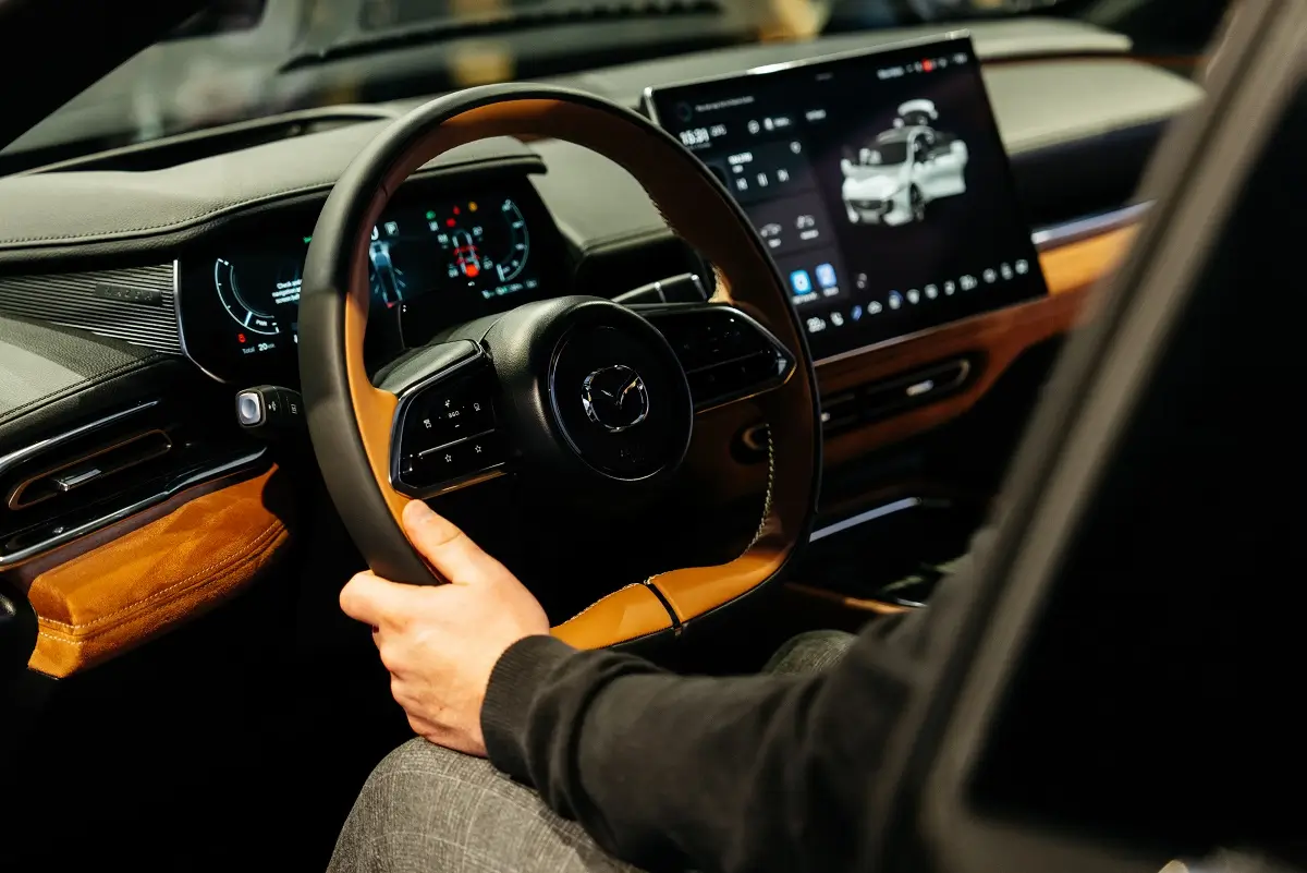 Latvijā notikusi jaunā elektroautomobiļa Mazda6e pirmizrāde