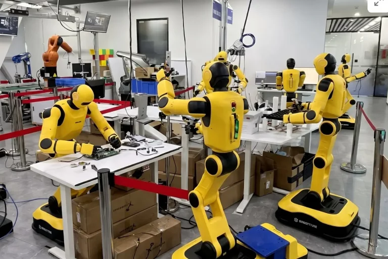 Ķīnas jaunuzņēmums robotus apmāca virtuālā vidē, lai samazinātu izmaksas